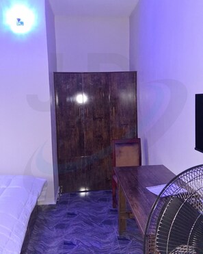 Double Room | Desk, laptop workspace, free WiFi - J-D Suites (Ozuoba)