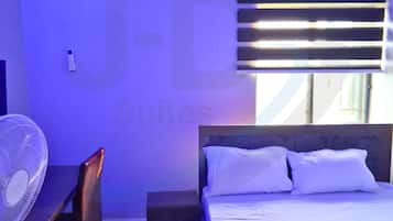 Dobbeltrom | Skrivebord, skrivebord for bærbar PC og wi-fi (inkludert)