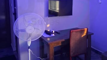 Dobbeltrom | Skrivebord, skrivebord for bærbar PC og wi-fi (inkludert)