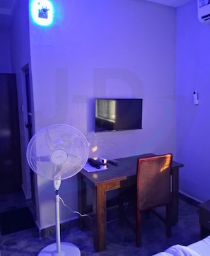 Habitación doble | Escritorio, espacio para trabajar con laptop y wifi gratis