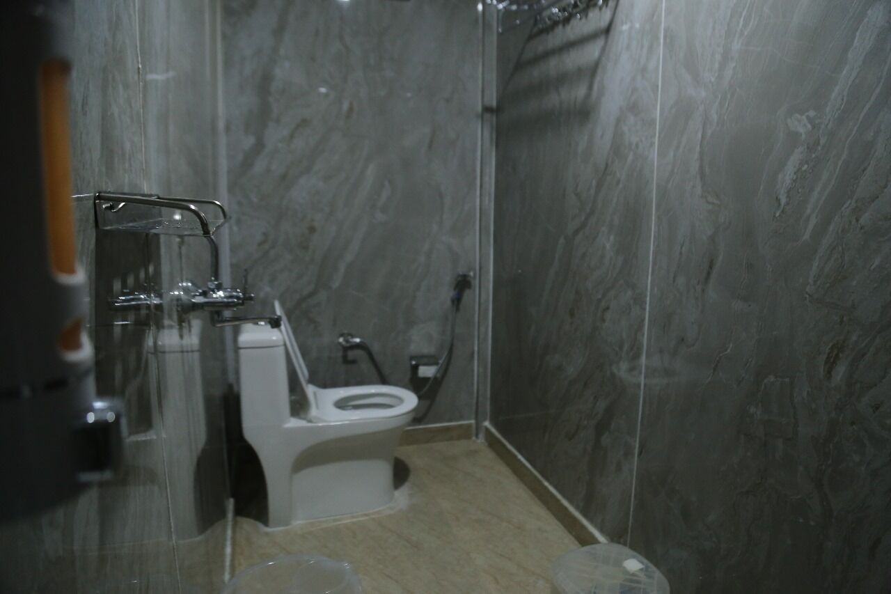 Habitación Deluxe, vistas a la montaña | Baño | Ducha, artículos de higiene personal gratuitos, toallas y jabón