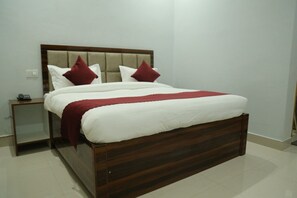 Desk, iron/ironing board, free WiFi - Forest king Resorts TDG Group (Dehradun)
