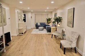 TV - 2 Masters, Newly Renovated New Furnishings 4BR 3BA (San Diego)