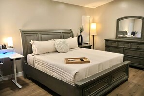 4 bedrooms, iron/ironing board, WiFi, bed sheets - 2 Masters, Newly Renovated New Furnishings 4BR 3BA (San Diego)