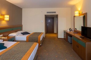 In-room safe, laptop workspace, free WiFi - Özkaymak Incekum Resort (Alanya)