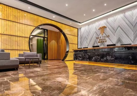 Lobby. RAY TOUR