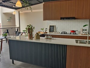 Shared kitchen - The Orchid by FLAT06 (Jakarta)