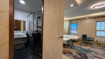 Deluxe Twin Room, City View | Bathroom | Separate tub and shower, free toiletries, hair dryer, bathrobes