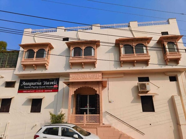 Exterior - Annpurna Haveli (Bundi)