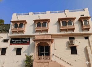 Exterior detail - Annpurna Haveli (Bundi)