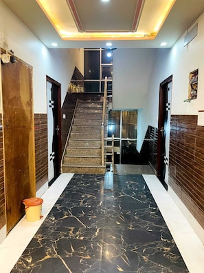 Deluxe Triple Room | Interior - Shri Kamal Dham Hotel Vrindavan (Vrindavan)