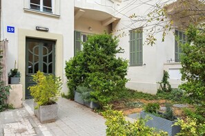Exterior detail - Montefiore 1BR Apartment with AC in vibrant Tel Aviv-Yafo (Tel Aviv-Yafo)