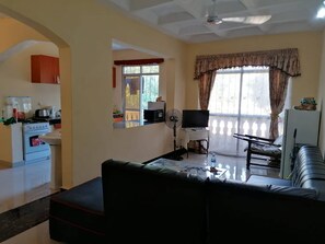 Apartment, 1 Schlafzimmer, Raucher, Balkon | Wohnbereich