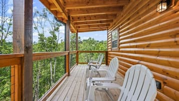 Cabane Signature, 2 chambres, bain à remous, cÎté montagne | Balcon