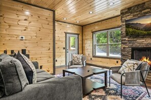 Smart TV 45 pulgadas con canales de televisión vía satélite, chimenea