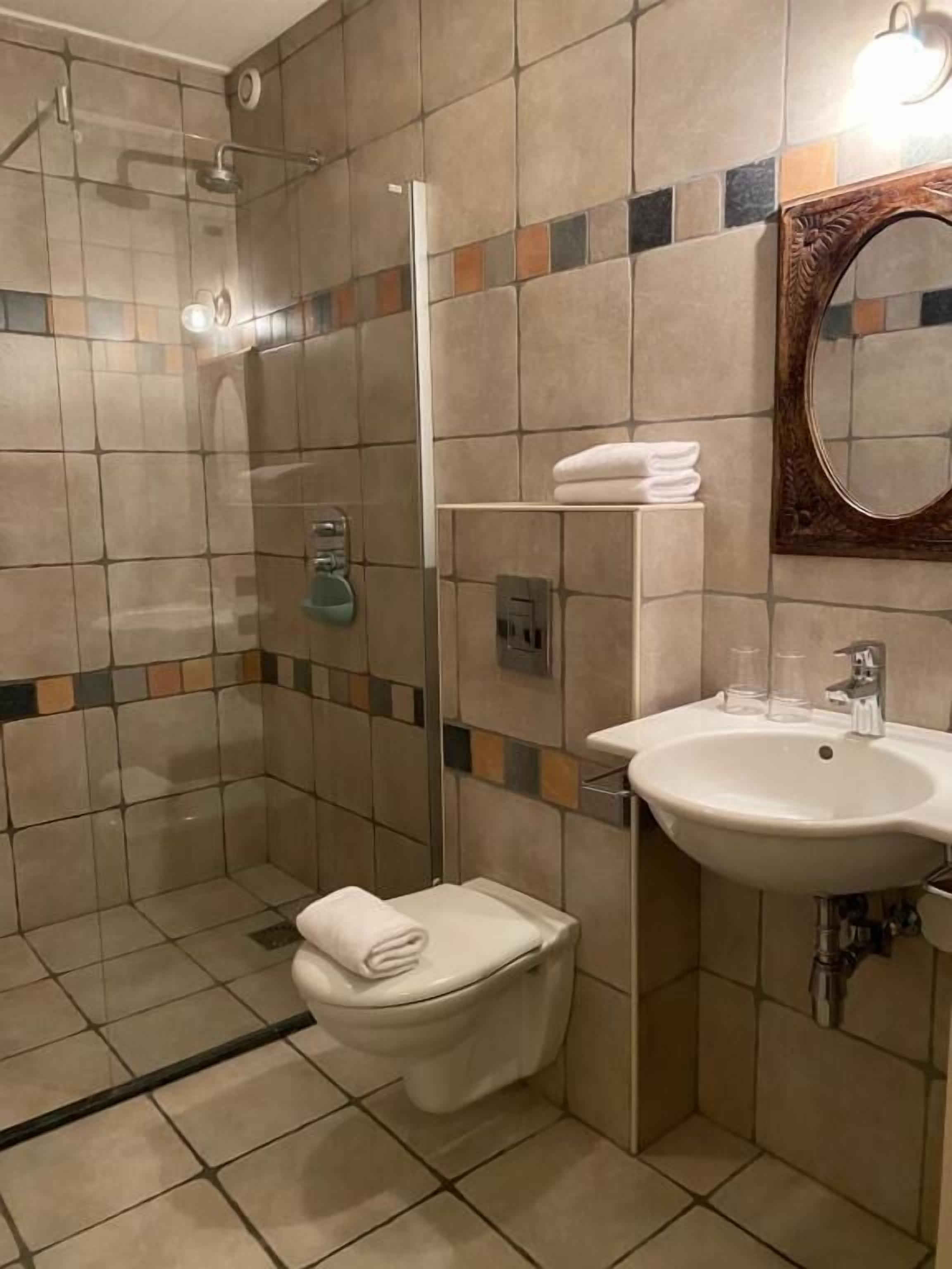 Gratis toiletartikelen, een haardroger, zeep, shampoo