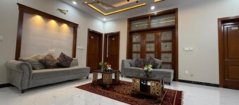 Lux Lodges Guest House
