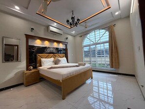 Soundproofing, iron/ironing board, free WiFi - Lux Lodges Guest House  (Islamabad)