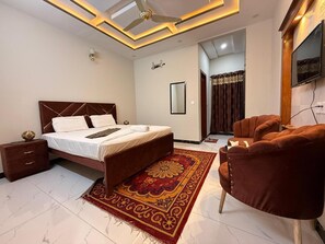 Soundproofing, iron/ironing board, free WiFi - Lux Lodges Guest House  (Islamabad)