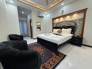 Soundproofing, iron/ironing board, free WiFi - Lux Lodges Guest House  (Islamabad)