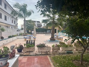 Terrace/patio - Charming 3-Bedroom House with Shared Pool in Punta Prima, Torrevieja (Alicante)