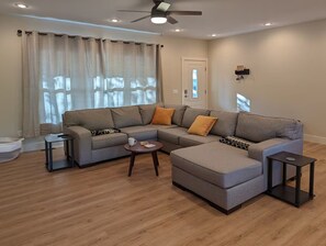 Smart TV, computer monitors - The Blue Ozark- MTB, Remote Work, and Family Ready (Bella Vista)
