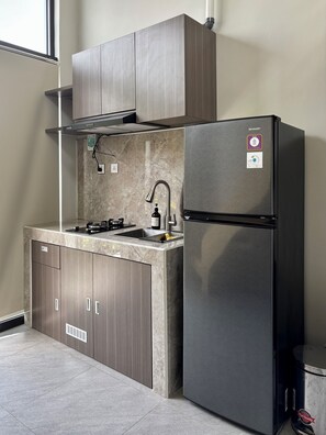 Standard Double Room, Non Smoking, Garden View | Private kitchen | Full-size fridge, cookware/dishes/utensils - Olive Athena Guesthouse (Denpasar)