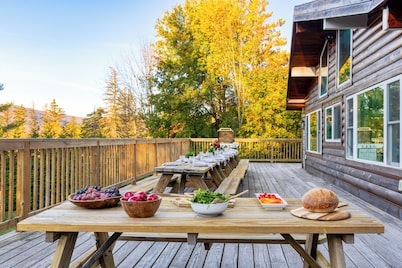 Heated Pool, Hot Tub & Games • Mins to Hunter Mtn • 13BR | Cozy Peaks Lodge