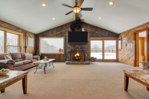 Smart TV, fireplace, table football, ping pong