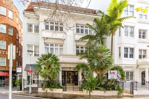 A white building with a sign reading "The Vanderbilt" at the entrance. - Eclectic Art Deco Apartment in great location (Potts Point)