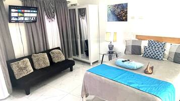 Iron/ironing board, internet, bed sheets