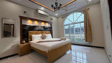 Soundproofing, iron/ironing board, free WiFi