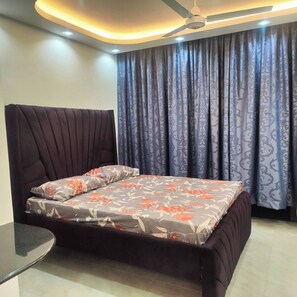 Iron/ironing board, Internet, bed sheets, wheelchair access - Private Stylish Flat in Nyali Mombasa with Pool near Beach (Mombasa)