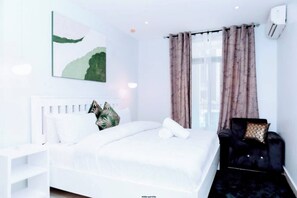 1 habitación, tabla de planchar con plancha, internet y ropa de cama 