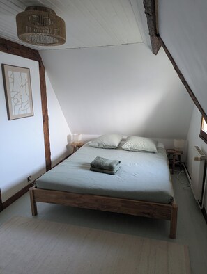 3 chambres, fer et planche à repasser, Wi-Fi, draps fournis