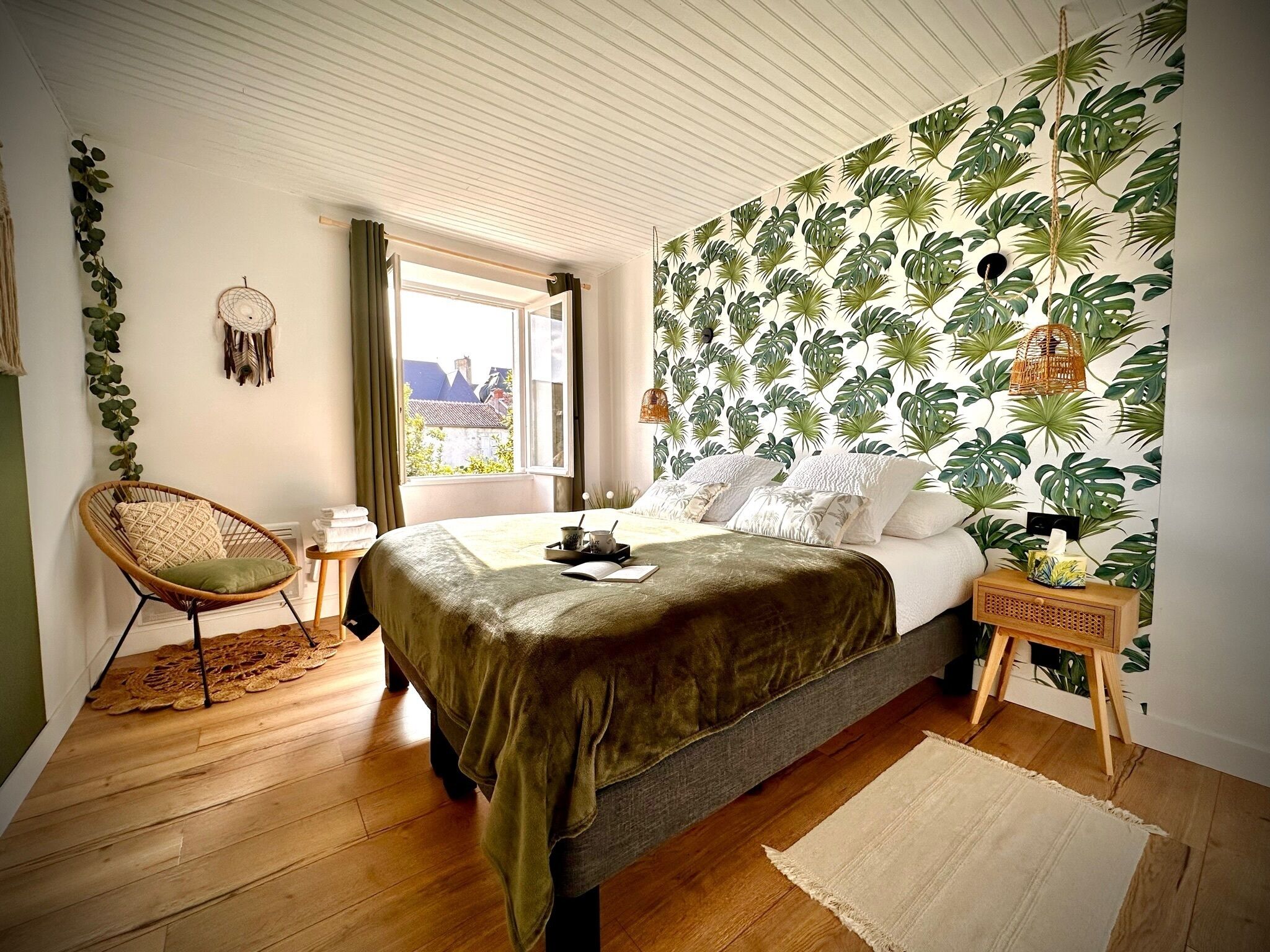 2 bedrooms, iron/ironing board, travel cot, WiFi