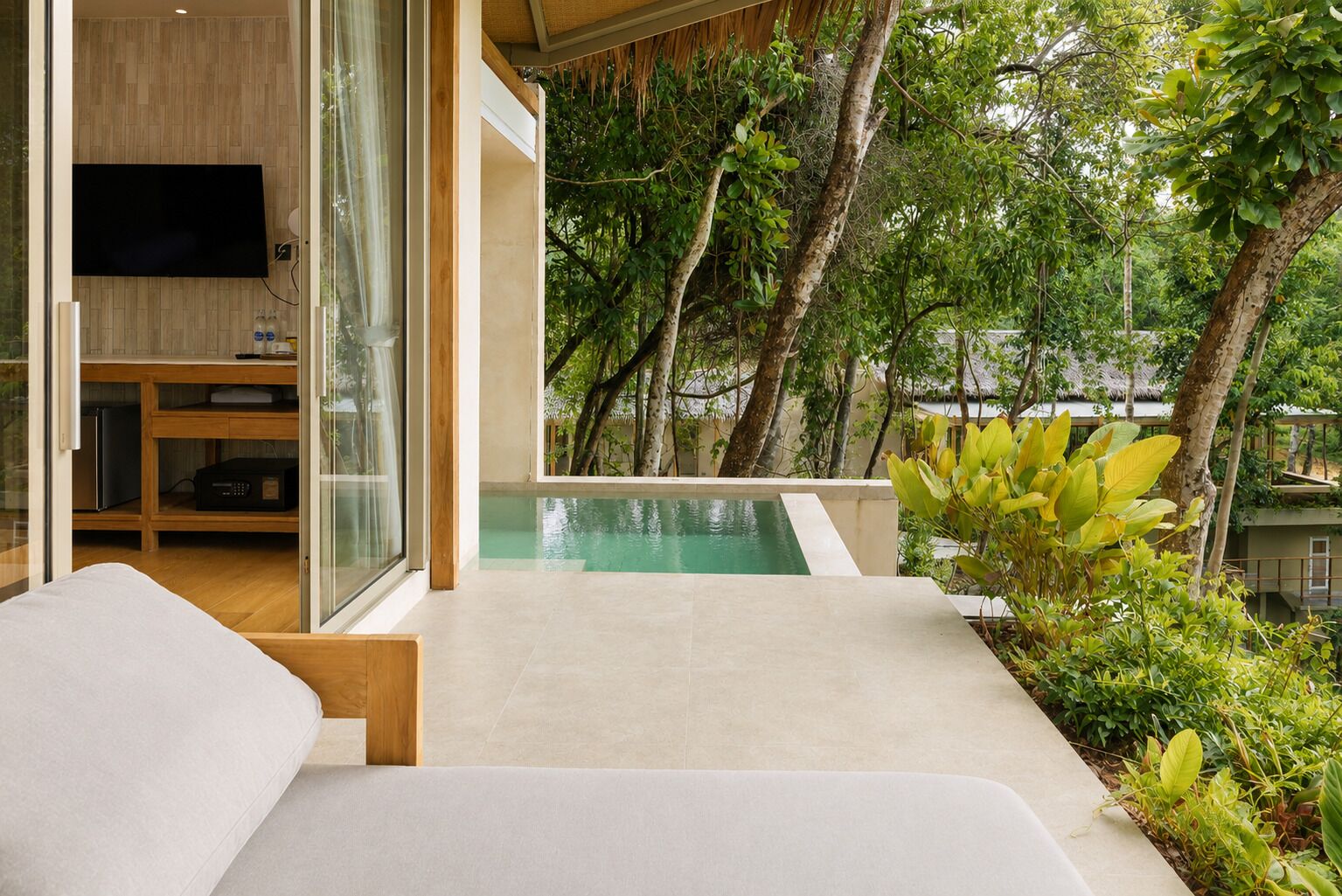Ocean View Pool Villa | Lake view