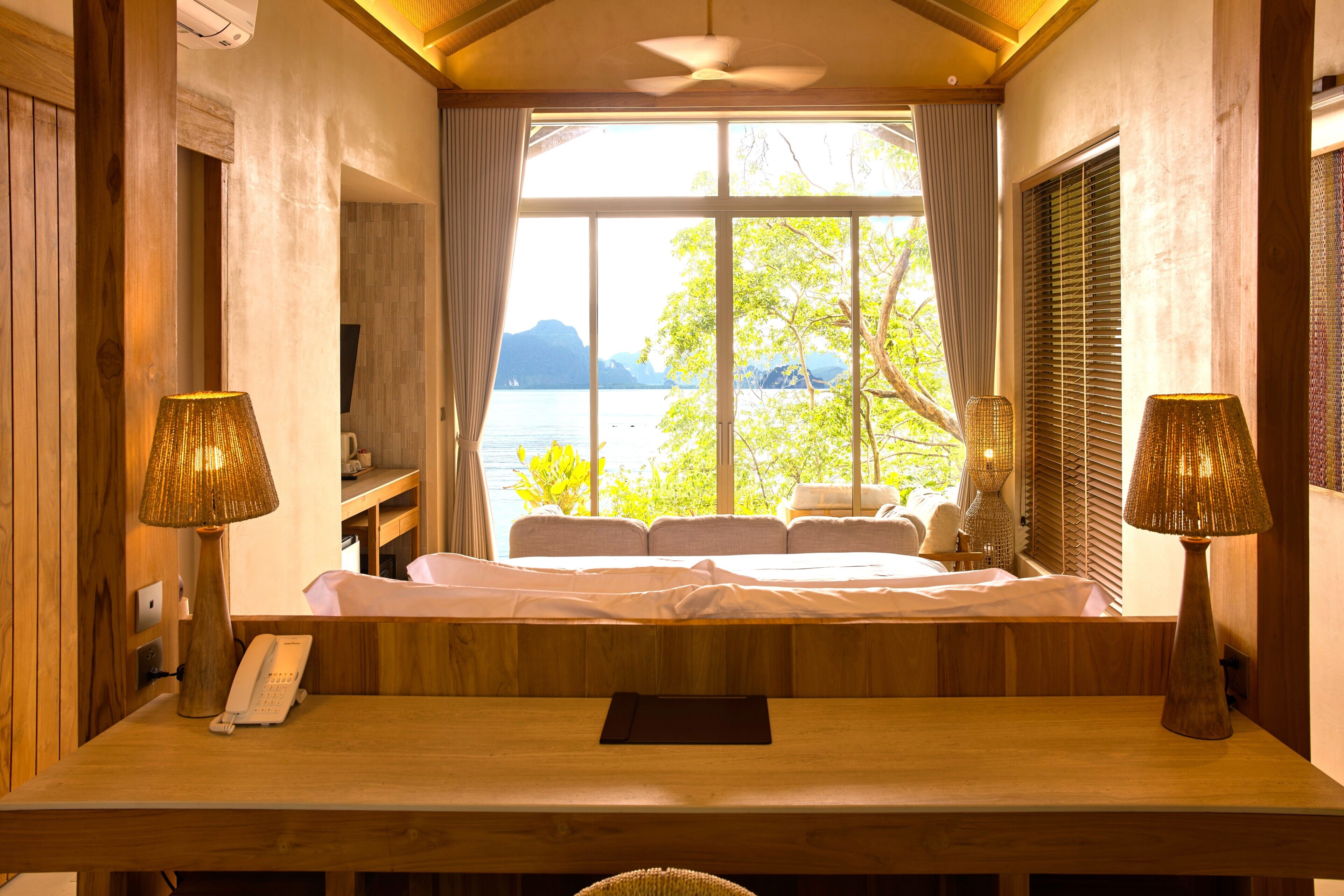 Ocean View Pool Villa | Literie de qualité supérieure, coffres-forts dans les chambres
