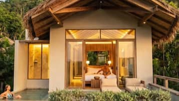 Ocean View Pool Villa | Biancheria da letto di alta qualità, una cassaforte in camera