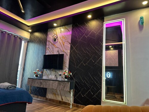 Luxe Studio in Noida