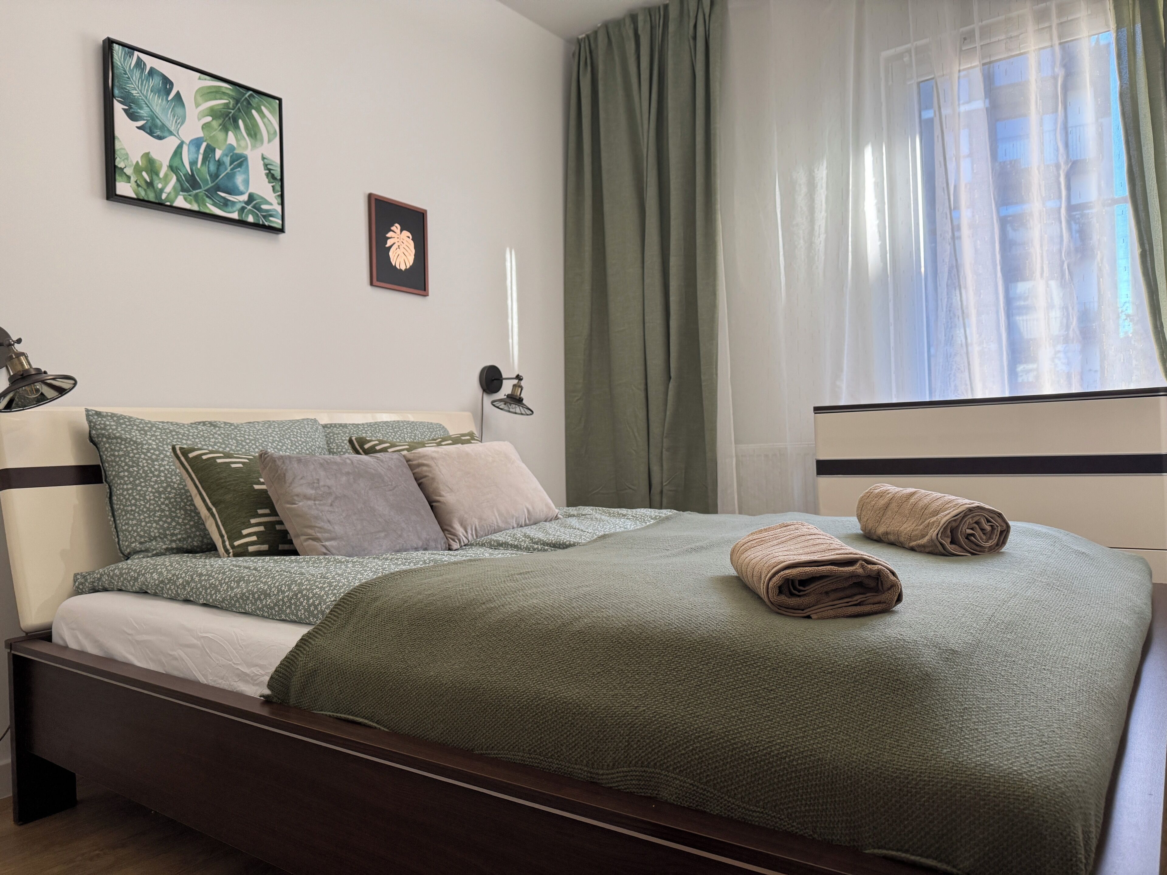 Iron/ironing board, free WiFi, bed sheets