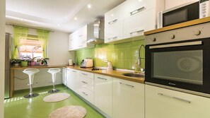 Fridge, microwave, oven, dishwasher - Apartman Damir 2 by Villas Guide (Galižana)