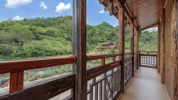 Loft básico, balcón, vistas a la montaña | Jardines del alojamiento