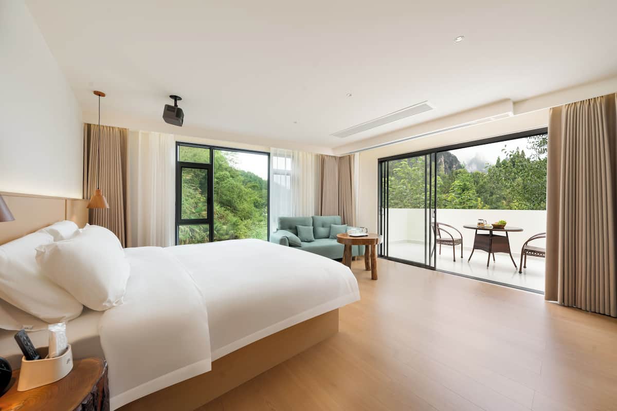 Luxury Double Room, 1 King Bed, Patio, Mountain View | Premium bedding, desk, laptop workspace, blackout drapes