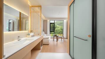 Ropa de cama de alta calidad y escritorio