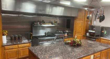 ICW Waterfront in Larose, LA.
perfect for family gatherings.
Great fishing