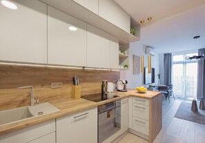 Refrigerador, horno, parrilla de estufa y lavavajillas 