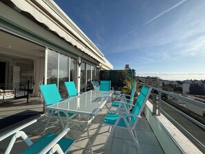 Outdoor dining - 6-bed apartment - 10 min from the center (Cannes)