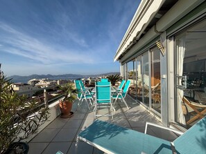 Outdoor dining - 6-bed apartment - 10 min from the center (Cannes)