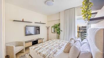 Apartamento, sacada, vista para a praia | Ferros/tábuas de passar roupa, Wi-Fi de cortesia